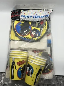 VINTAGE WDP DICK TRACY PARTY MAKERS PARTY FOR 8 SET PLATES CUP TABLECLOTH - Picture 1 of 3