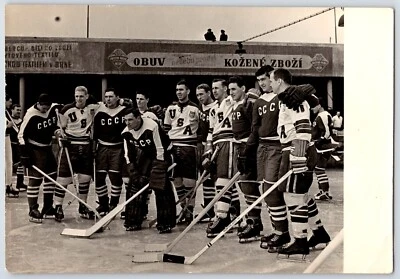 Hóquei, Team USA v. Team Soviet Union CCCP, (1960s) - Foto histórica rara - Imagem 1 de 2