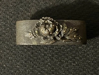 Espada Japonesa Antigua FUCHI -SHAKUDO Samurai Ajuste *PEONÍA* Antigua Tosogu -FIRMADA Foto 1 de 4