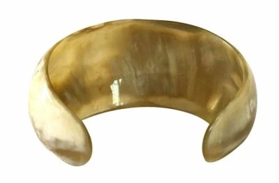 Pulsera de cuerno de vaca texturizada nueva. Foto 1 de 4