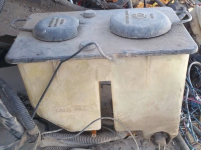 Depósito de lavadora de tanque Ford Truck Bronco 1987 87 88 89 90 91 1988 1989 1990 1991 Foto 1 de 4