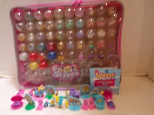 Squinkies~110 + mini figuras blandas aleatorias ~ estuche con cremallera rosa ~ accesorios - Imagen 1 de 12