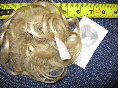 Extensión de Cabello Scrunci, Bollo 6" Suave Rizo, Mezcla Rubio Claro y Medio (X) Foto 1 de 2