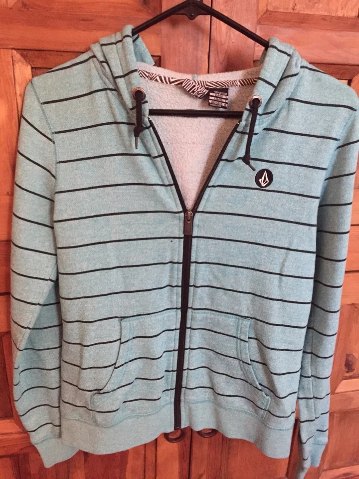 Womens/Juniors Volcom Sweater With Zipper Size S - Image 1 of 4