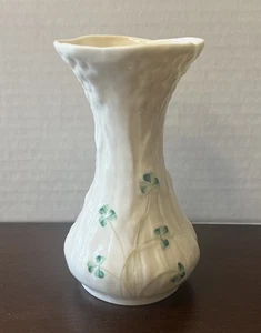 Belleek Porcelain Daisy Spill Bud Vase Green Shamrock Pattern Ireland 6” Tall - Picture 1 of 7