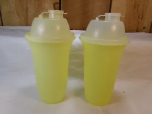 Menge 2 Vintage Tupperware Quick Shake 16 Unzen Shaker Flaschen 844 mit Klappdeckel - Bild 1 von 7