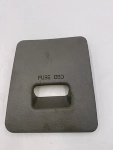 Cubierta de caja de fusibles para tablero interior Kia Forte 2014-2018 tablero de fusibles gris - Imagen 1 de 1