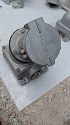 Crouse-Hinds Artite generator Receptacle 600VAC/250VDC, 200A  Cat# AR2031  - Image 1 of 3