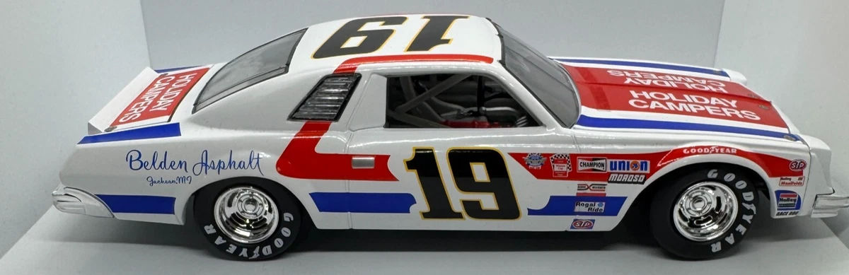 NASCAR  #19 DALE EARNHARDT  超希少 Dale Earnhardt Diecast Racing Cars 1:24 1977 Vehicle Year for sale