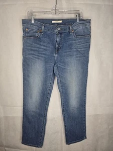 Levi's Boyfriend Crop Jeans Medium Wash Blue Denim Mid-rise Straight 31 - Picture 1 of 24