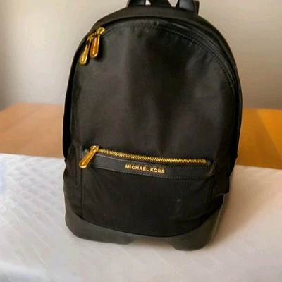 Michael Kors Morgan Mochila Nylon Cuero Usado en Excelente Condición Negro Dorado Portátil Tablet Bolsillo Foto 1 de 4