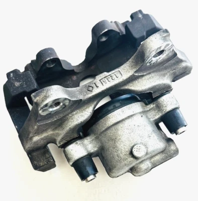 RAM PROMASTER CITY/2015-22/PINZA DE FRENO DELANTERA IZQUIERDA/USADA. Foto 1 de 4