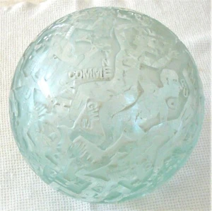 Artisan carved glass ball, circa 1980s, 7.5 inches in diameter - Imagen 1 de 5