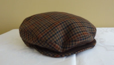 Gorra plana de noticiero de colección Privernum for Saks 5th Ave lana/cachemira marrón a cuadros talla XL Foto 1 de 4