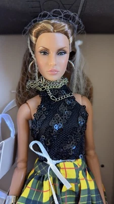 INTEGRITY TOYS - 82076 Defiant Rayna in a box + accessories - Imagen 1 de 4