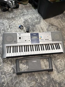 Yamaha Par-e323 Keyboard 61 Keys Electric Piano - Picture 1 of 5
