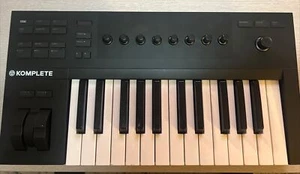 Native Instruments Komplete Kontrol A25 25-Key Keyboard Controller - Picture 1 of 1