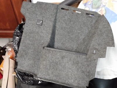 BMW 535i (E34) 1990 maletero trasero derecho gris alfombra panel cubierta gato Foto 1 de 4