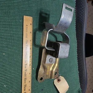 GM NOS EXHAUST HANGER 15549331 - Picture 1 of 1