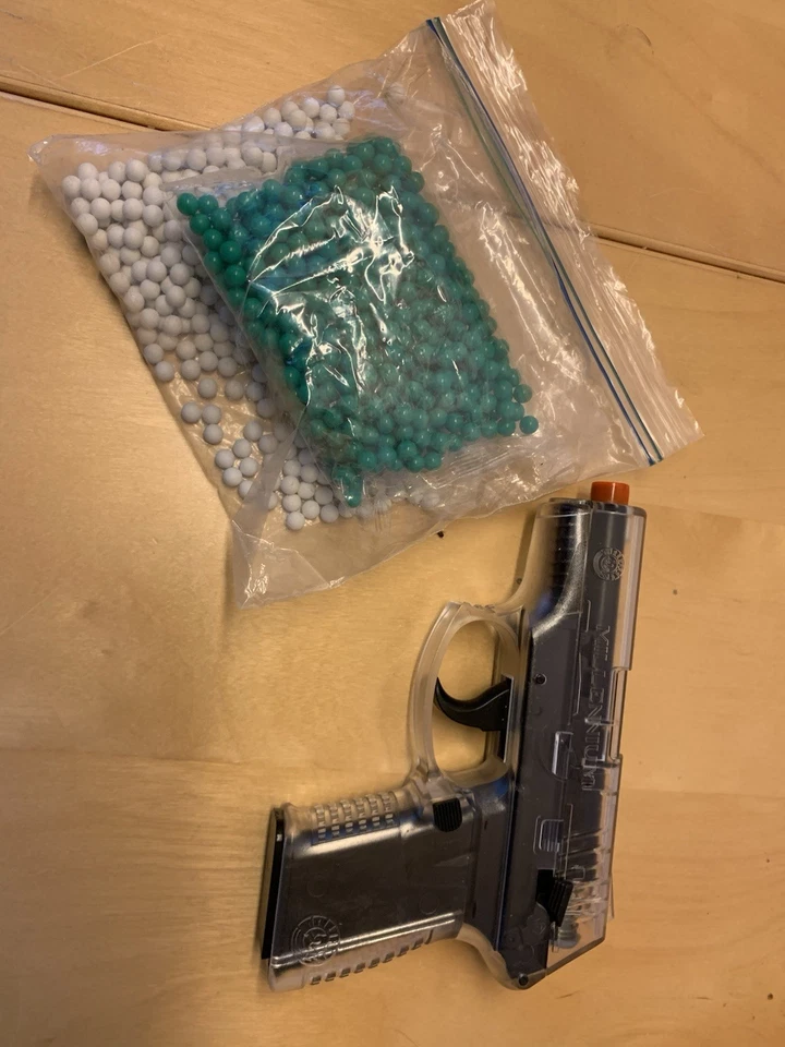 Pistola de Airsoft Taurus Millennium PT-111 ¡Revista Plus!  ¡La primavera funciona muy bien! L@@K! Foto 1 de 4