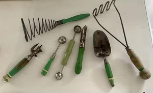 7 Vintage Green Wooden Handle Kitchen Gadgets From 1950’s Cottage Core Farmhouse - Picture 1 of 1