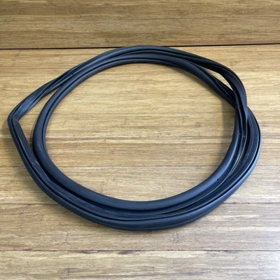 Sello trasero izquierdo OEM 2020-2025 Volkswagen Atlas Cross Sport Weather-Strip on Body Foto 1 de 4