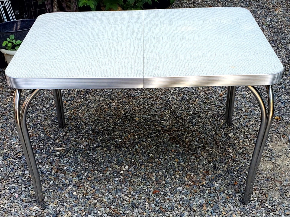 Mesa de comedor vintage retro Formica años 50 borde de aluminio 47"x35"x29" Foto 1 de 4