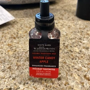 BATH & BODY WORKS WINTER CANDY APPLE WALLFLOWERS FRAGRANCE REFILLS BULB 0.8 OZ - Picture 1 of 1