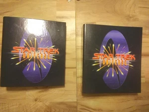 zwei 1997 STAR TREK UNIVERSE Sammelbinder Buch mit Hochglanzseiten von Newfield Trivia - Bild 1 von 3