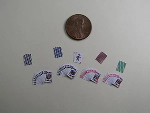 Carte da gioco in miniatura scala 1:12 con schienali verdi - Foto 1 di 1