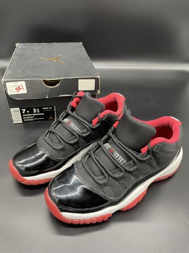 Nike Jordan 11 Retro Low Bred 2015 528896 012 GS Youth taglia 7 nero rosso con scatola