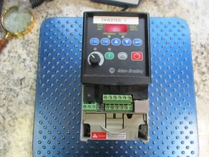 ALLEN BRADLEY SER A POWER FLEX 3-PH, 0.75KW/1.0HP, 3.2A 22A-D2P3N104 - Imagen 1 de 6