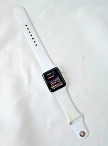 Apple Watch Series 3 A1858 GPS 38MM - Photo 1 sur 7