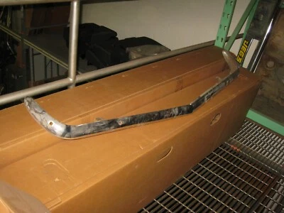 Parachoques delantero 1968, cromado, fabricante de equipos originales Chevrolet Camaro Foto 1 de 4