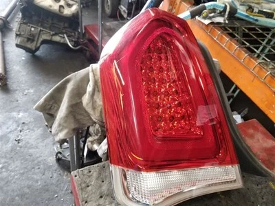 Passenger Right Tail Light Chrome Trim Fits 15-23 300 580958 - Imagem 1 de 4