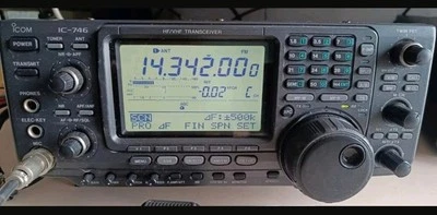 ICOM IC-746  Communications - HF/VHF Transceiver, gehobene Klasse mit Mikrofon - Bild 1 von 4