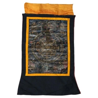 Antiguo Thangka tibetano pintado a mano de seda y lienzo con figuras C1920 Foto 1 de 4