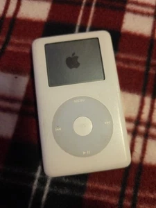 Apple iPod Classic 4th Generation A1059 White 2.5" LCD 20GB MP3 Media Player - Picture 1 of 5