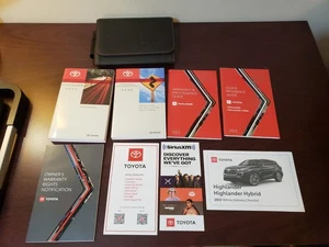 2022 TOYOTA HIGHLANDER Factory Owners Manual Set OEM w/ Case - Picture 1 of 4