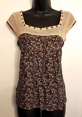 Blusa Camisa Energie Floral Imperio Plisada Talla Jr's Pequeña Tachonada Crochet Top Foto 1 de 4