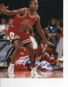 BJ ARMSTRONG FIRMADO CHICAGO BULLS JUGANDO DEFENSA 8X10 - Imagen 1 de 1
