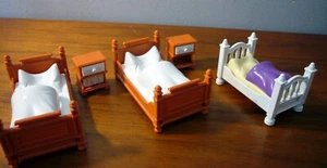 Playmobil Victorian Bedroom 3 Beds & 2 Nightstand Lot Books Blankets - Picture 1 of 4