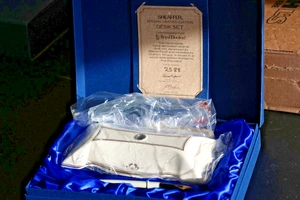 Sheaffer Special Limited Edition Desk Set #2588 of 5000-new in box-Royal Doulton - Picture 1 of 17