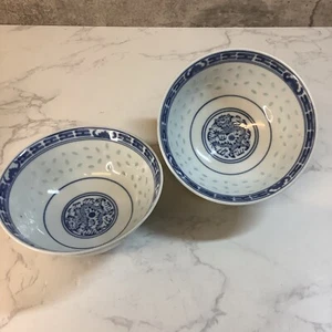 2 Vintage Chinese Blue & White Rice Eyes Bowls Dragon Pattern 11.5cm Diameter - Picture 1 of 7