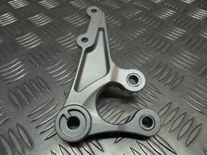 Suzuki GSXR 1000 soporte colgante clavija delantero derecho para el pie 2009 a 2016 nuevo - Imagen 1 de 7