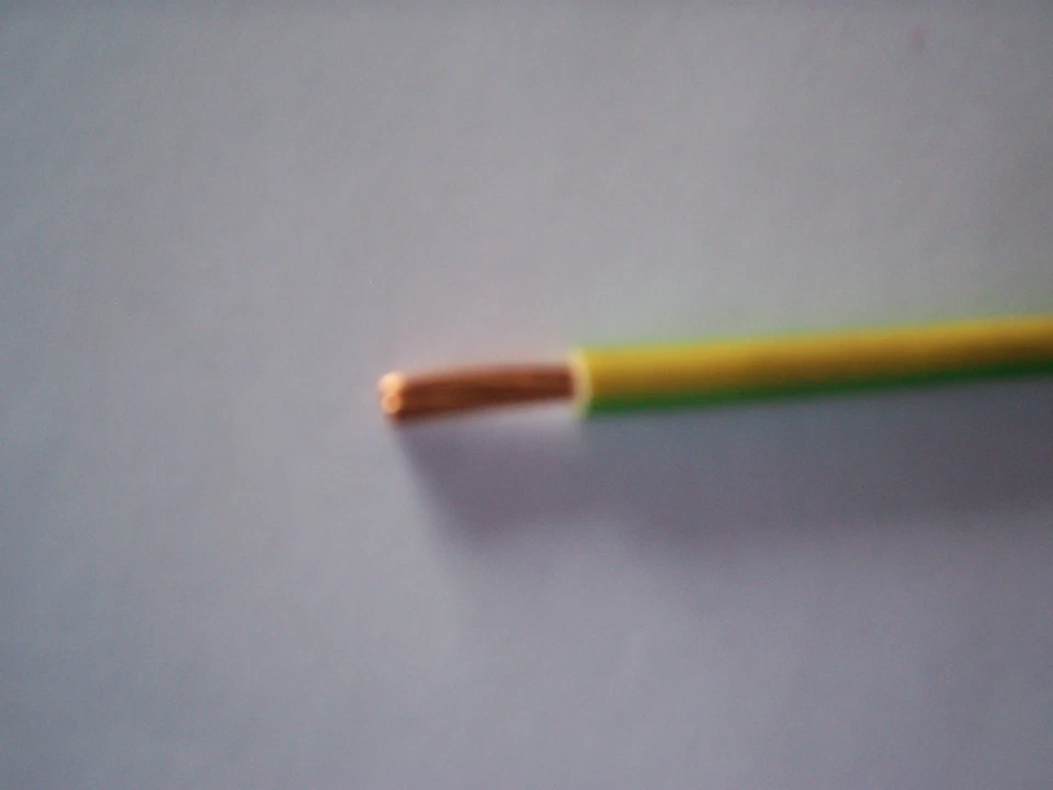 Earth cable (green/yellow) Sizes 1.5, 2.5, 4.0, 6.0 mm. Sold per meter