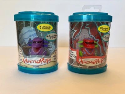 Lote novo na caixa de 2 MicroPets Yuk Red Dragon & COCO brinquedo de comando de voz 2002 TOMY - Imagem 1 de 4