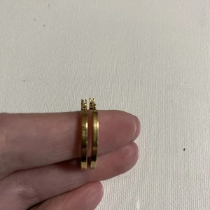 14K Yellow Gold smooth Oval Hoop Earrings 0.9 -1g total 2mm wide 1” long - Picture 1 of 5