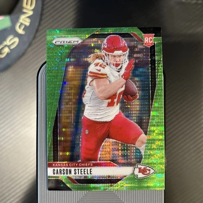 2024 Prizm Carson Steele RC Neon Green Pulsar Rookie #377 Chiefs - Image 1 of 2