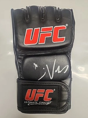 GUANTE UFC FIRMADO POR CAIN VELÁSQUEZ CERTIFICADO DE AUTENTICIDAD BAS BECKETT #BP71311 Foto 1 de 3